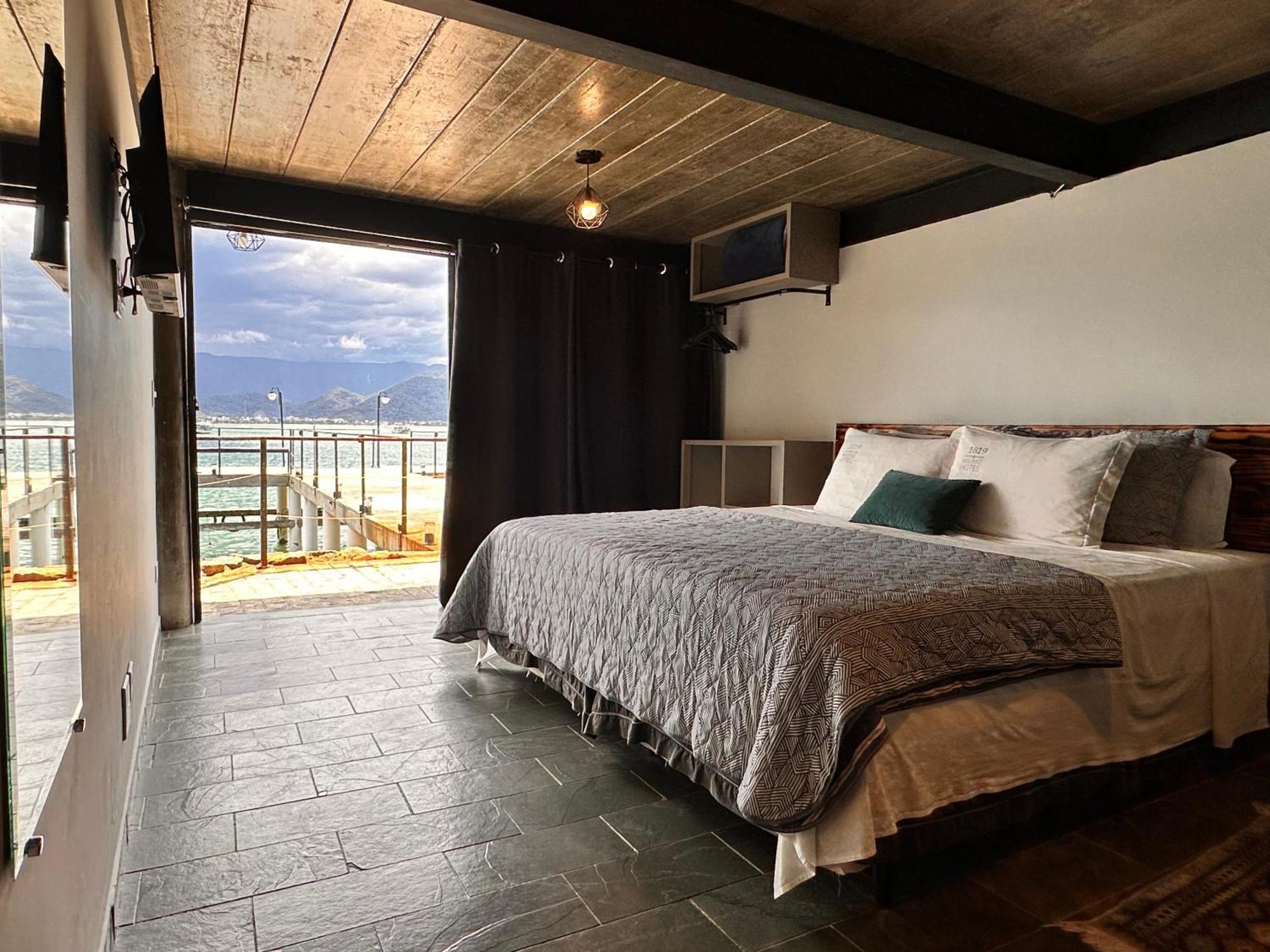 1819 Marine Hotel Ubatuba Buitenkant foto
